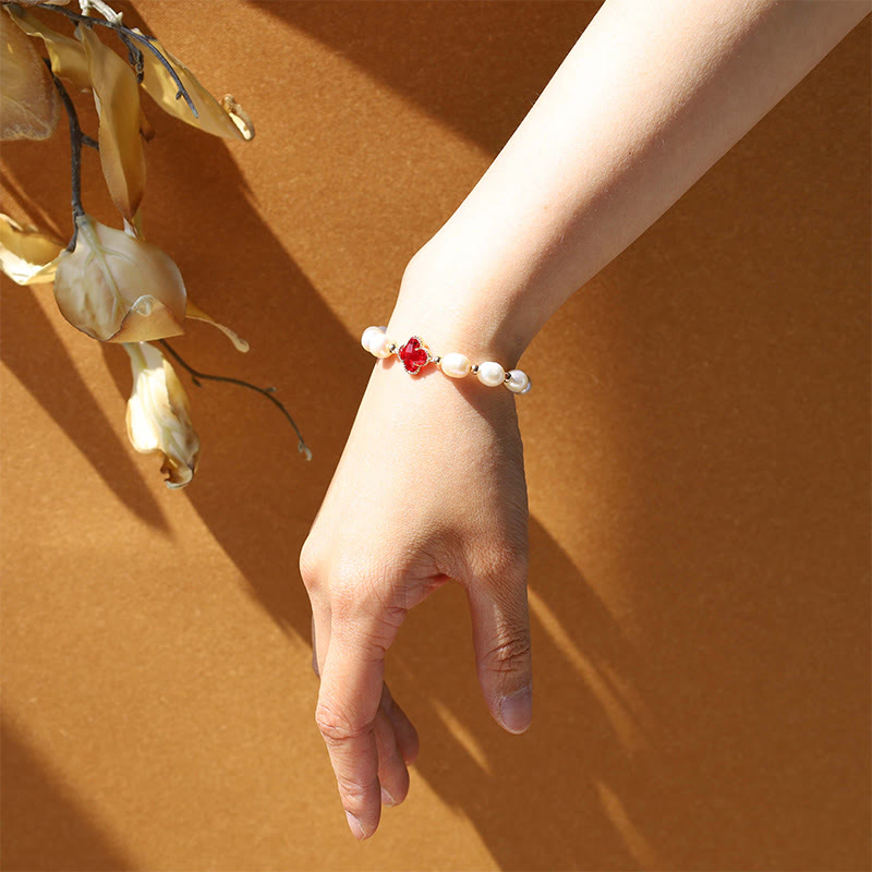 Crafted with lustrous pearls and a deep red garnet four-leaf clover pendant, this bracelet symbolizes luck, love, and protection. The four-leaf clover has long been regarded as a lucky totem, with each petal representing hope, faith, love, and luck. Accented with 18K gold beads, it adds a touch of elegance, making it an ideal gift for loved ones or a treat for yourself, infusing gentle strength into daily wear.