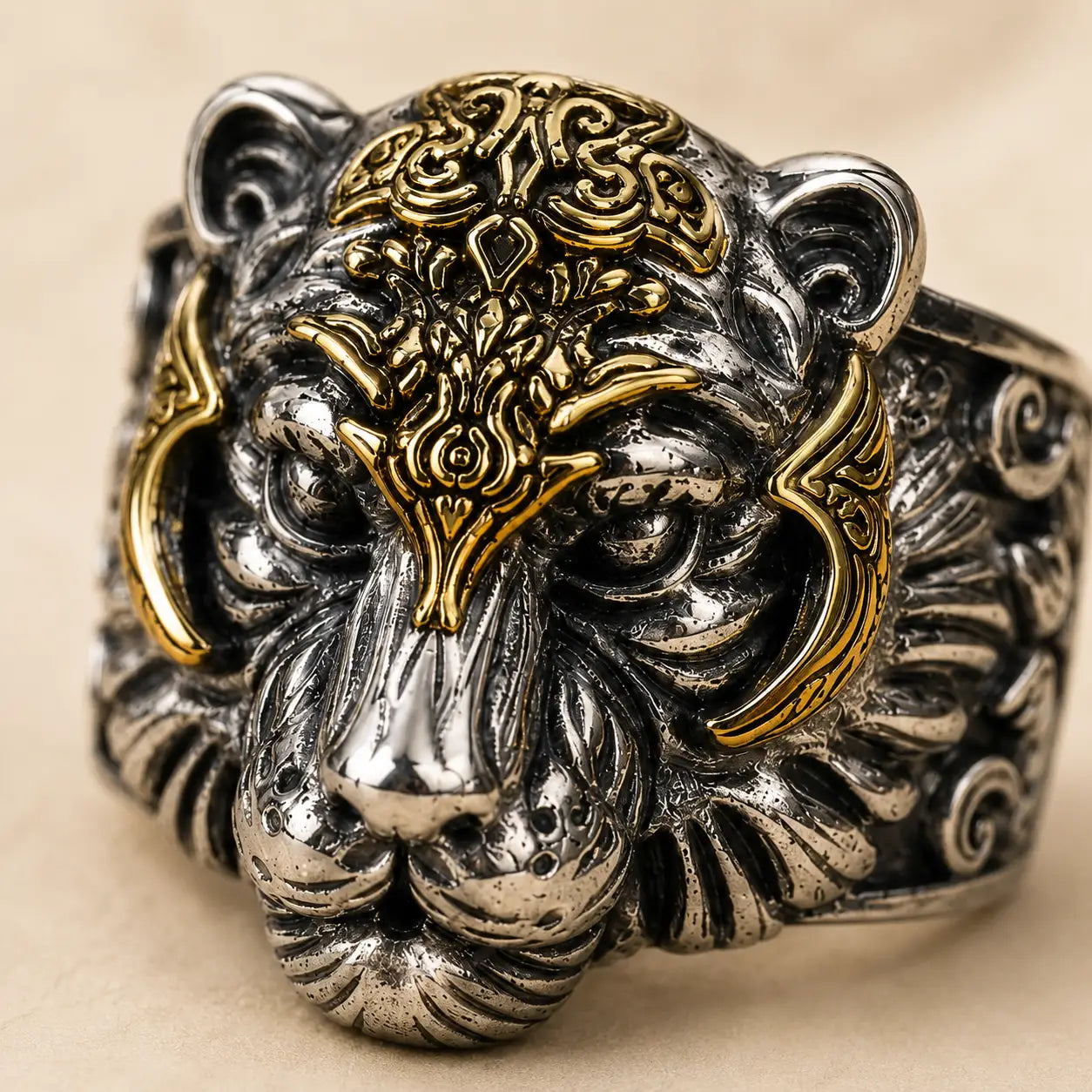 925 Silver Tiger Ring detail view