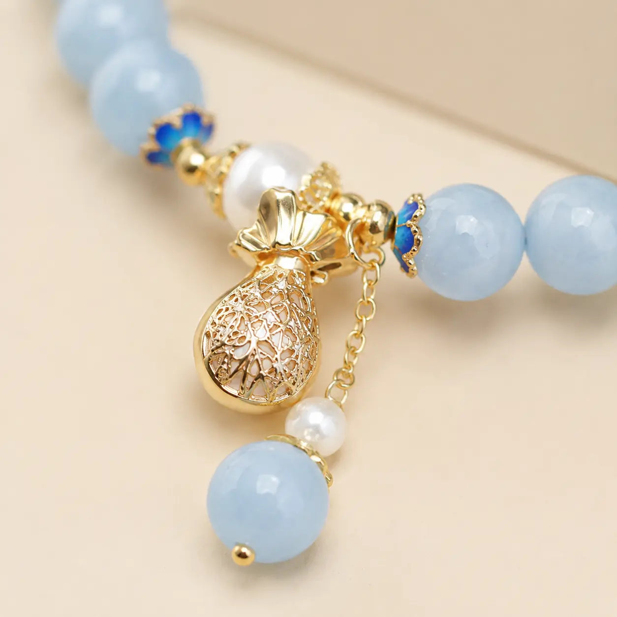 Fu Dai Pearl Blue Stone Bracelet detail view