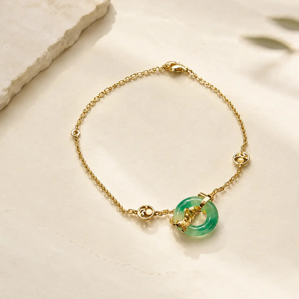 Koi Chalcedony Pearl Bracelet detail view with chalcedony and koi