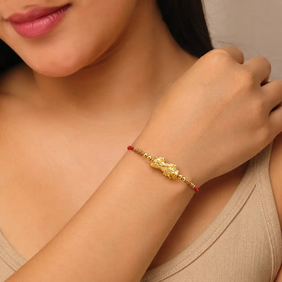 Red rope pixiu bracelet worn on the wrist